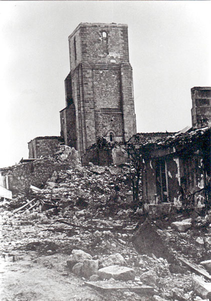  L’église St-Pierre après le bombardement du 5 janvier 1945 